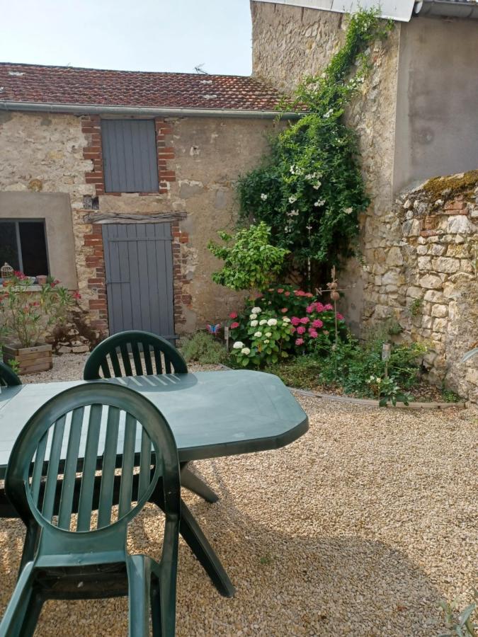 Entre Loire Et Canal Briare Exterior photo