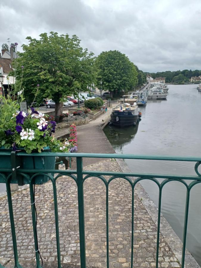 Entre Loire Et Canal Briare Exterior photo