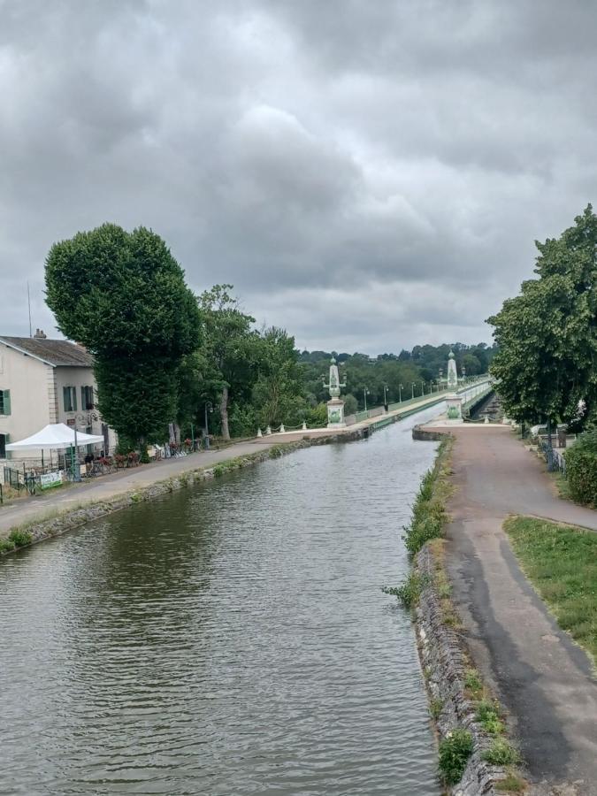 Entre Loire Et Canal Briare Exterior photo